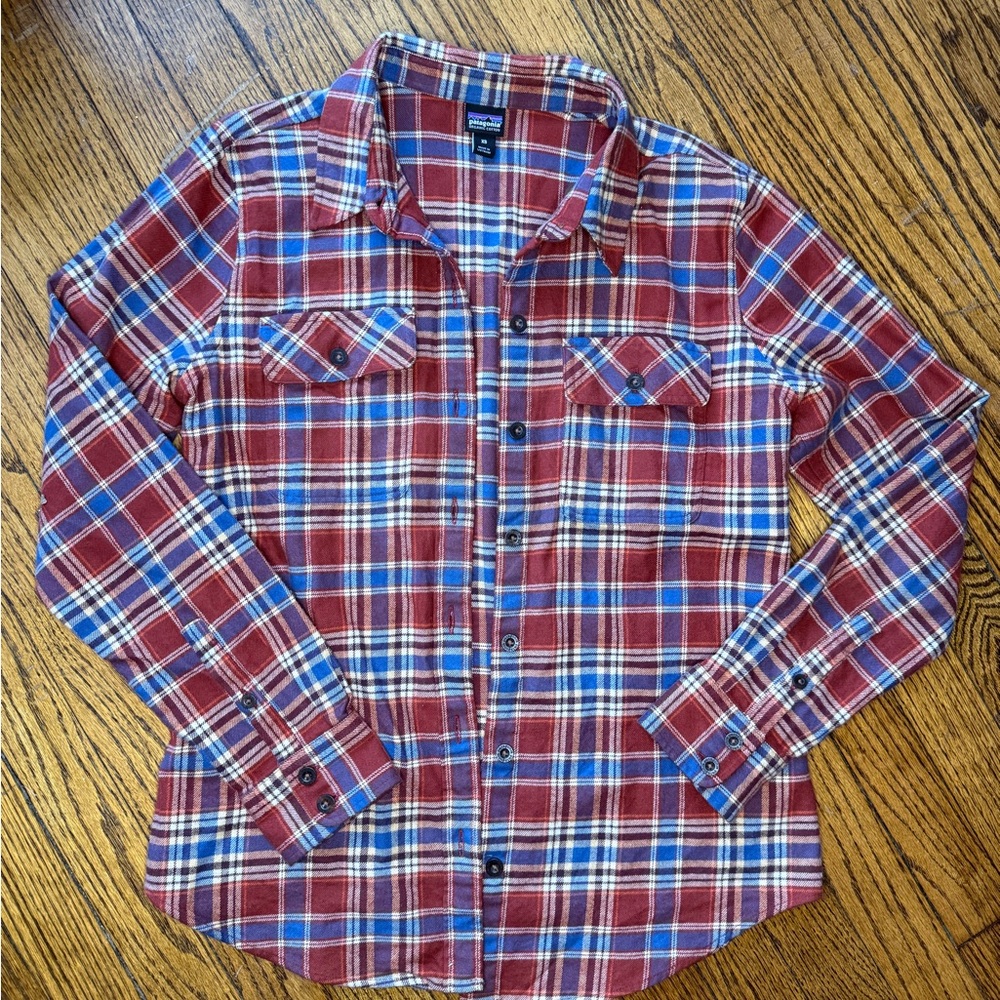Patagonia Long sleeved organic cotton mid weight fjord flannel, size xs